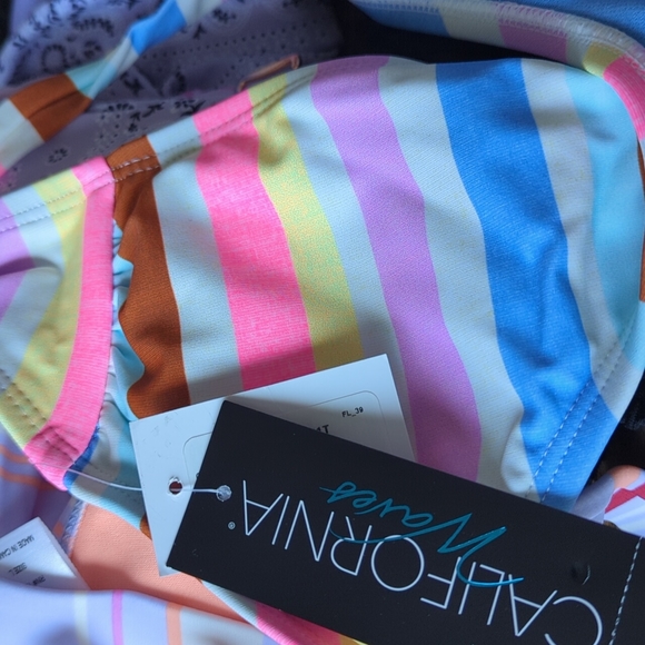 🆕🌿STRIPED BIKINI TOP🌿 - Picture 6 of 6